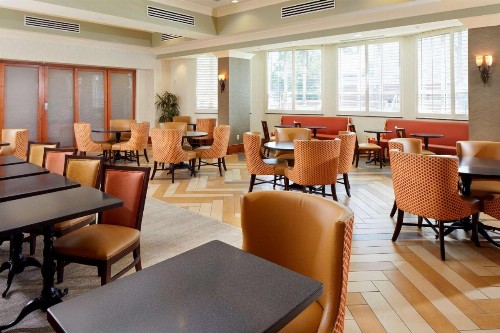 Hampton Inn & Suites Savannah/Midtown - image 5