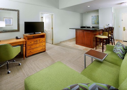 Hampton Inn & Suites Savannah/Midtown - image 8