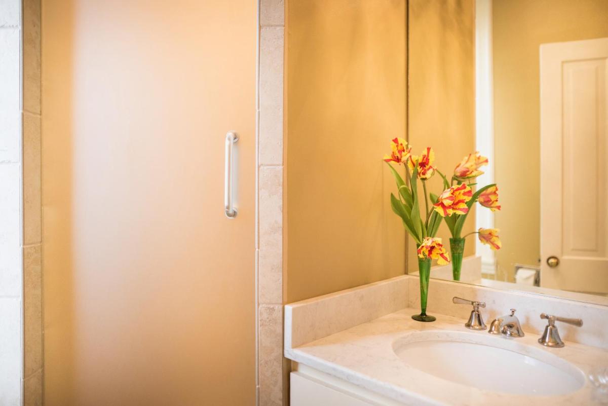 Catherine Ward House Inn - image 4