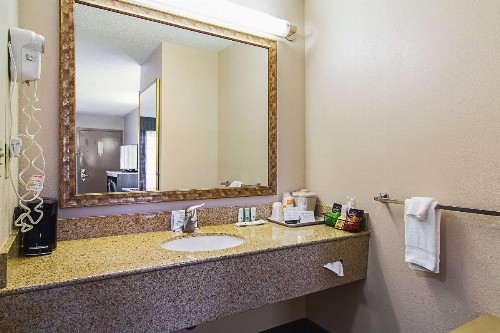 Quality Inn Savannah I-95 - image 13
