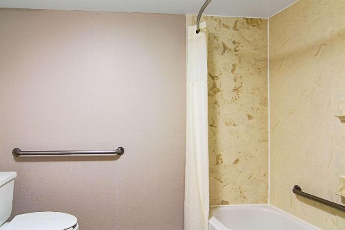 Quality Inn Savannah I-95 - image 23