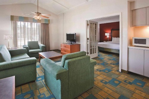 La Quinta Inn by Wyndham Savannah Midtown - image 12