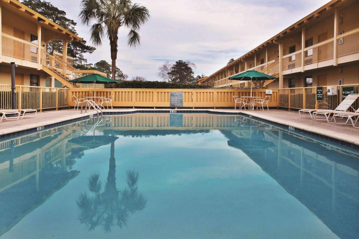 La Quinta Inn by Wyndham Savannah Midtown - image 7