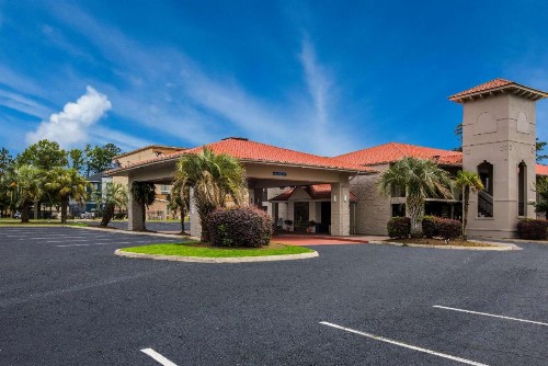 La Quinta Inn by Wyndham Savannah I-95 - image 1