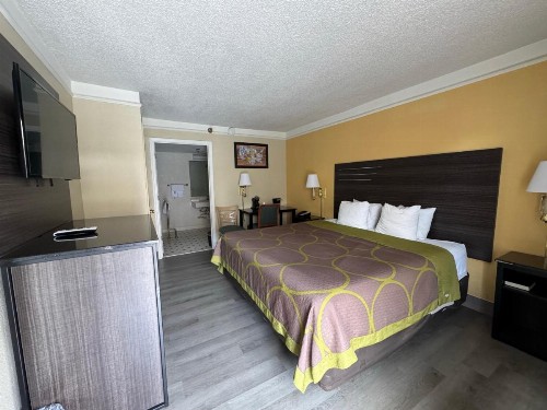 La Quinta Inn by Wyndham Savannah I-95 - image 13