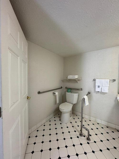 La Quinta Inn by Wyndham Savannah I-95 - image 15