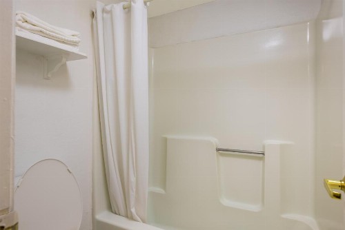 La Quinta Inn by Wyndham Savannah I-95 - image 7