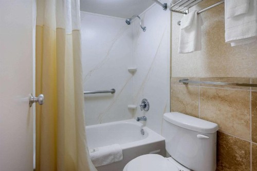 Quality Inn Savannah Historic District - image 26