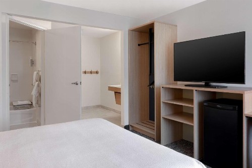 La Quinta by Wyndham Savannah Southside - image 9
