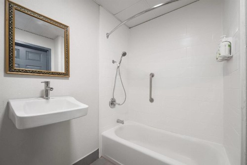 Travelodge by Wyndham Savannah Gateway - image 26