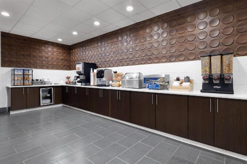 Travelodge by Wyndham Savannah Gateway - image 36