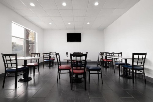 Travelodge by Wyndham Savannah Gateway - image 45