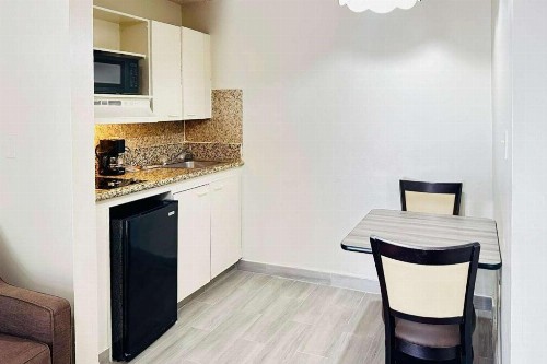 Suburban Extended Stay Abercorn - image 30