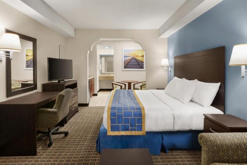 Days Inn & Suites by Wyndham Savannah Midtown - image 13