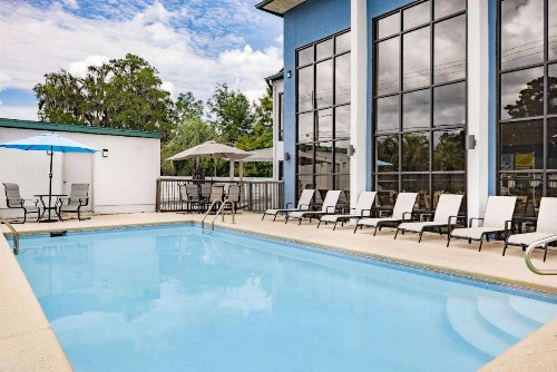 Days Inn & Suites by Wyndham Savannah Midtown - image 18