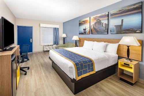Days Inn & Suites by Wyndham Savannah Midtown - image 35