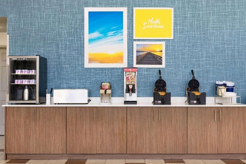 Days Inn & Suites by Wyndham Savannah Midtown - image 4