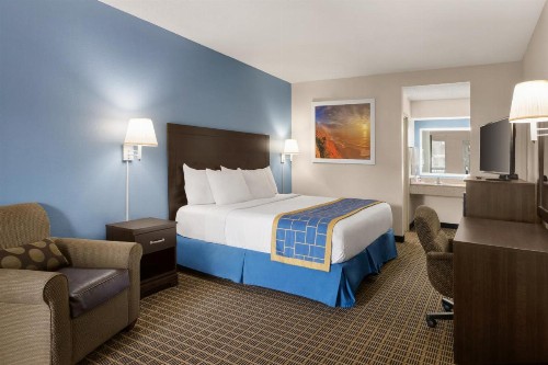 Days Inn & Suites by Wyndham Savannah Midtown - image 41