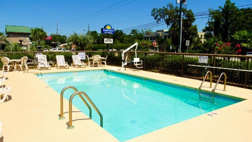 Days Inn & Suites by Wyndham Savannah Midtown - image 42