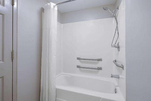 Days Inn & Suites by Wyndham Savannah Midtown - image 44