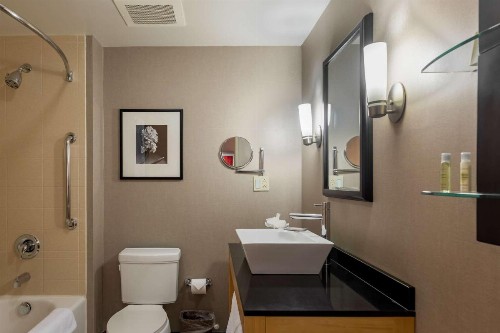 DoubleTree by Hilton Hotel Savannah Airport - image 26