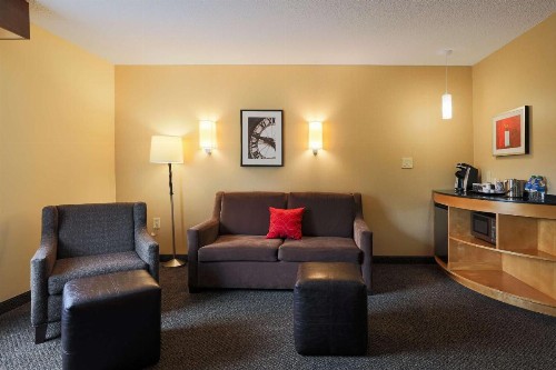 DoubleTree by Hilton Hotel Savannah Airport - image 7
