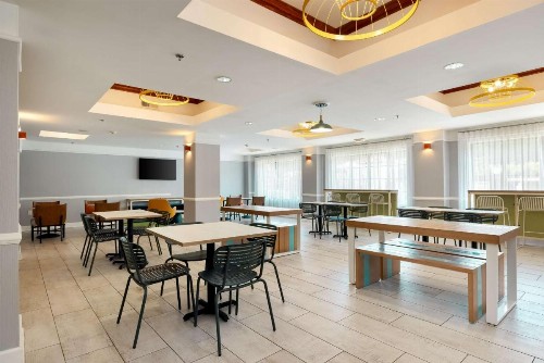 Comfort Inn & Suites Savannah Airport - image 18