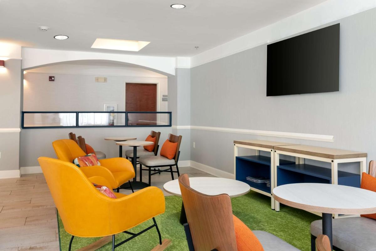 Comfort Inn & Suites Savannah Airport - image 3