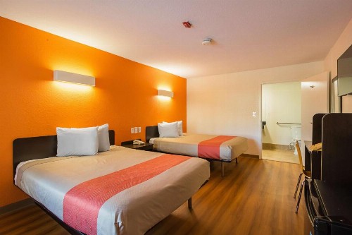 Motel 6-Savannah GA - Midtown - image 3