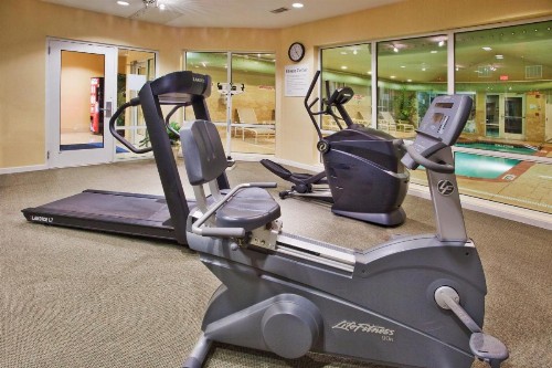 Holiday Inn Express Savannah Airport - image 12