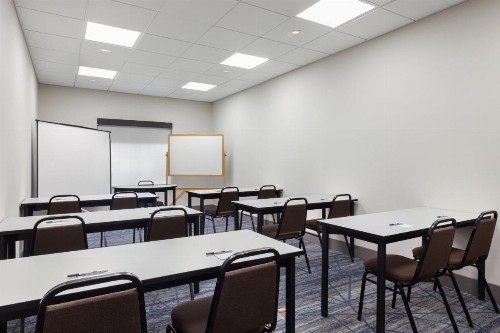 Holiday Inn Express Savannah Airport - image 23