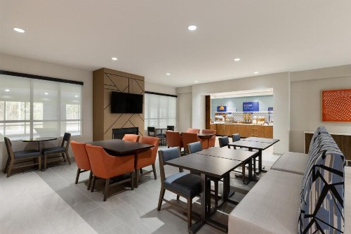 Holiday Inn Express Savannah Airport - image 24