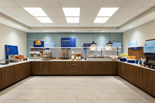 Holiday Inn Express Savannah Airport - image 27