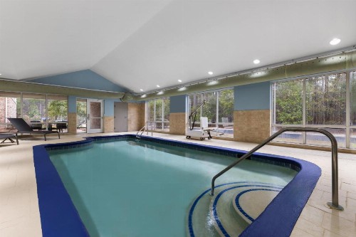 Holiday Inn Express Savannah Airport - image 30