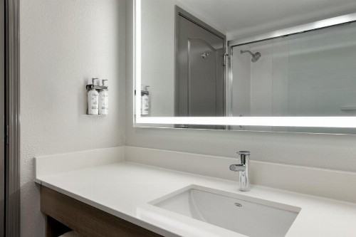 Holiday Inn Express Savannah Airport - image 36