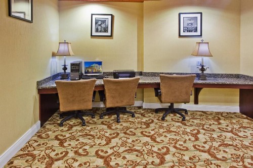 Holiday Inn Express Savannah Airport - image 39