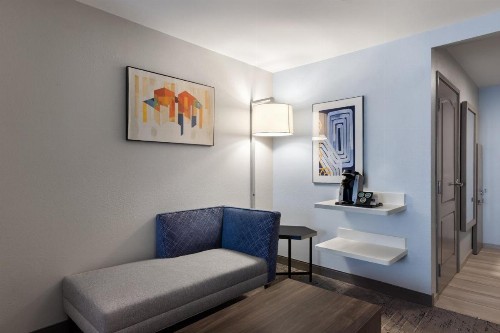 Holiday Inn Express Savannah Airport - image 47