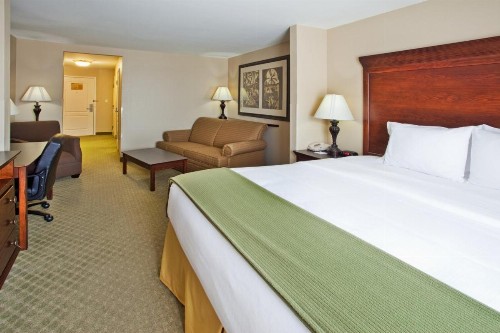 Holiday Inn Express Savannah Airport - image 49