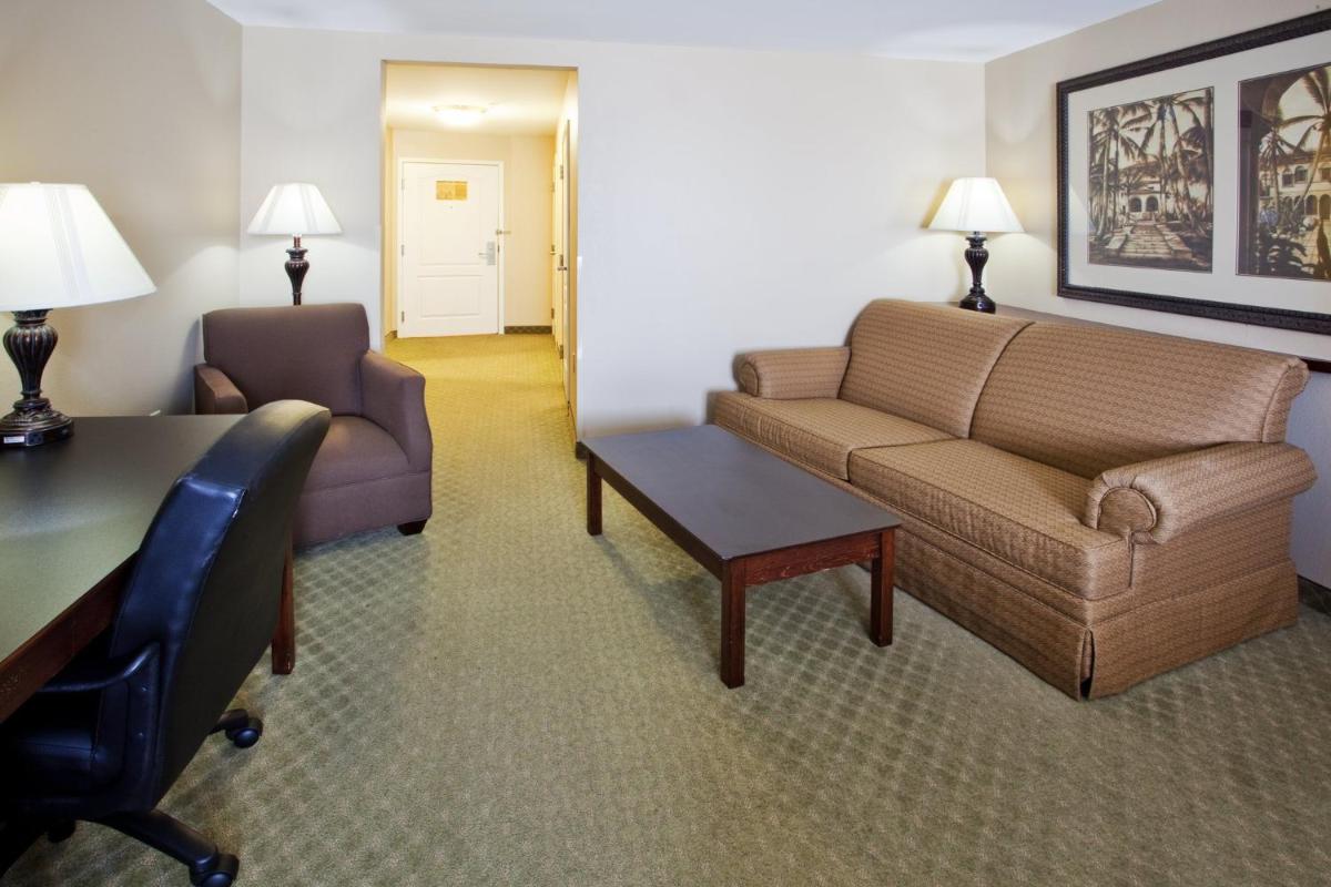 Holiday Inn Express Savannah Airport - image 7