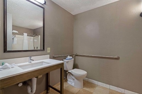 Best Western Savannah Historic District - image 2
