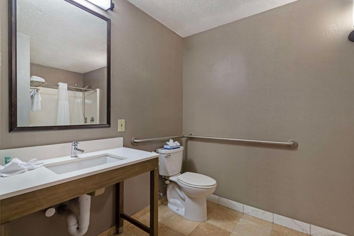 Best Western Savannah Historic District - image 2