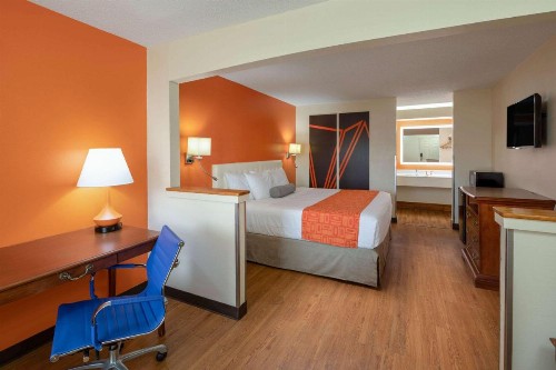 Howard Johnson by Wyndham Savannah GA - image 24