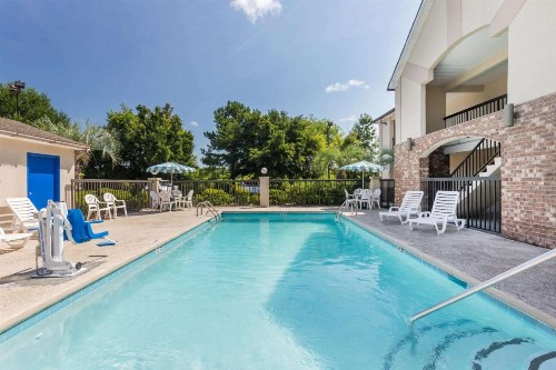 Howard Johnson by Wyndham Savannah GA - image 27