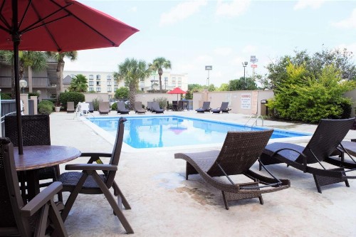 Ramada by Wyndham Savannah Gateway - image 16