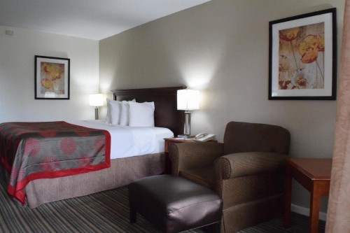 Ramada by Wyndham Savannah Gateway - image 26