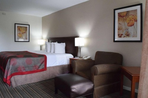 Ramada by Wyndham Savannah Gateway - image 30