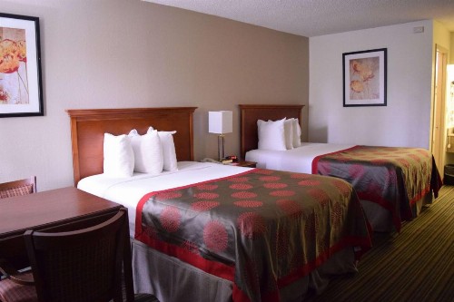 Ramada by Wyndham Savannah Gateway - image 34