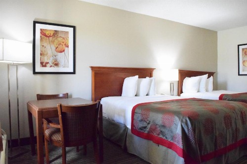 Ramada by Wyndham Savannah Gateway - image 5