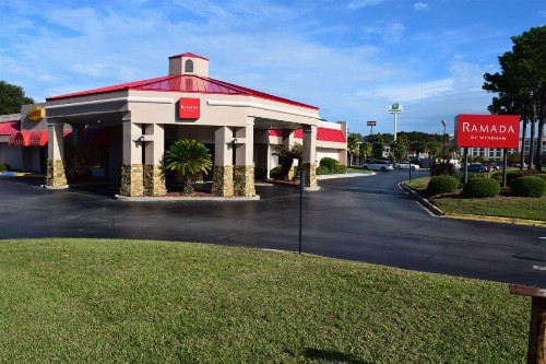 Ramada by Wyndham Savannah Gateway - image 9