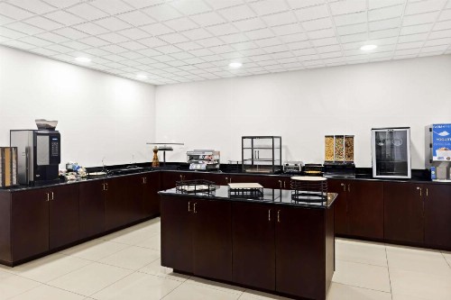 Sans Boutique Hotel & Suites - image 2